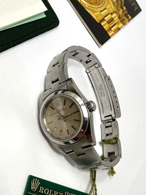 Lot 326 - ROLEX, OYSTER PERPETUAL, REF.76080: LADY'S STAINLESS STEEL BRACELET WATCH, CIRCA 2000