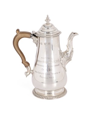 Lot 95 - A GEORGE VI SILVER COFFEE POT, LOWE & SON, CHESTER, 1940