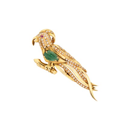 Lot 476 - EMERALD AND DIAMOND BROOCH