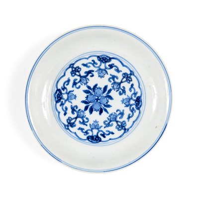 Lot 6 - A CHINESE BLUE AND WHITE PEACH AND POMEGRANATE SAUCER DISH, CHENGHUA MARK, KANGXI PERIOD (1662-1722)