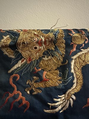 Lot 41 - A CHINESE NAVY-BLUE GROUND ROBE, LATE QING DYNASTY