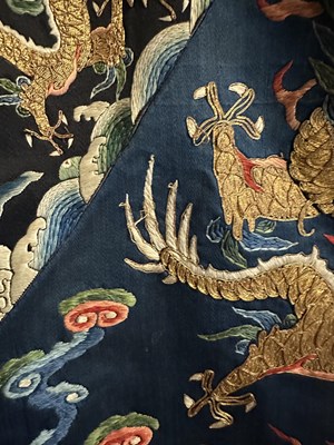 Lot 41 - A CHINESE NAVY-BLUE GROUND ROBE, LATE QING DYNASTY