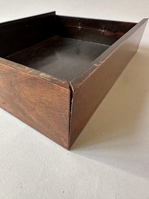 Lot 36 - A CHINESE JADE INSET BURR WOOD BOX AND COVER, QING DYNASTY, 19TH CENTURY