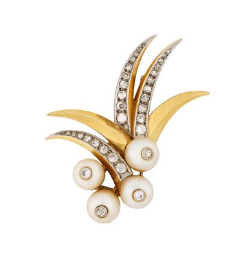 Lot 498 - PEARL AND DIAMOND BROOCH, 1930s