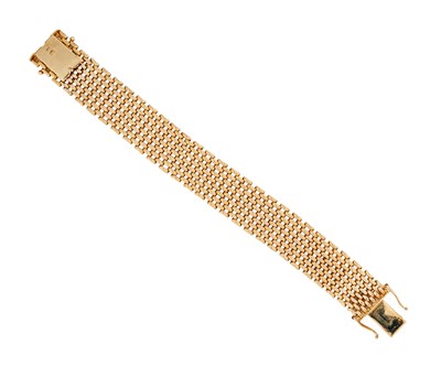 Lot 425 - GOLD STRAP BRACELET