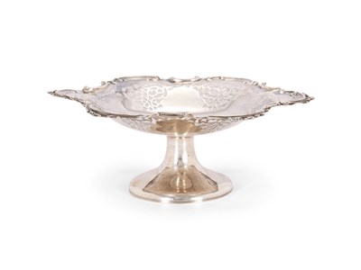 Lot 123 - AN EDWARDIAN SILVER PEDESTAL BOWL, LEE & WIGFULL LTD., SHEFFIELD, 1907