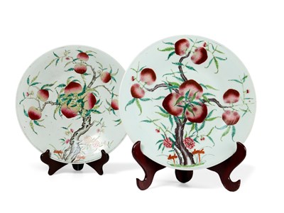 Lot 74 - A LARGE PAIR OF CHINESE FAMILLE-ROSE 'PEACH' DISHES, LATE QING DYNASTY