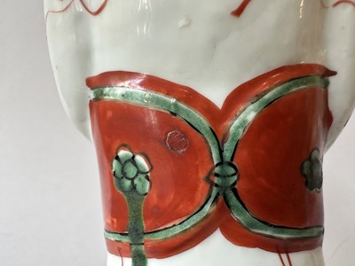 Lot 87 - A PAIR OF CHINESE FAMILLE-VERTE 'BOYS', KANGXI PERIOD (1662-1722)