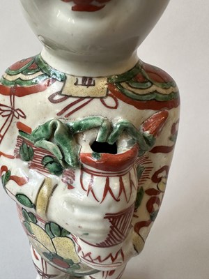 Lot 87 - A PAIR OF CHINESE FAMILLE-VERTE 'BOYS', KANGXI PERIOD (1662-1722)