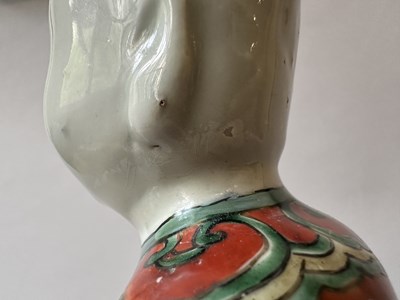 Lot 87 - A PAIR OF CHINESE FAMILLE-VERTE 'BOYS', KANGXI PERIOD (1662-1722)
