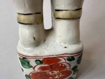 Lot 87 - A PAIR OF CHINESE FAMILLE-VERTE 'BOYS', KANGXI PERIOD (1662-1722)