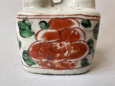 Lot 87 - A PAIR OF CHINESE FAMILLE-VERTE 'BOYS', KANGXI PERIOD (1662-1722)