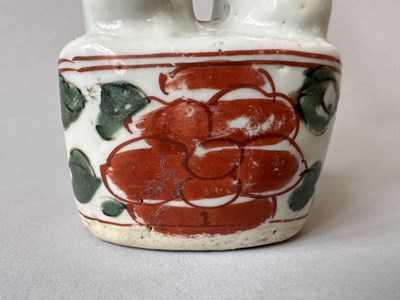 Lot 87 - A PAIR OF CHINESE FAMILLE-VERTE 'BOYS', KANGXI PERIOD (1662-1722)