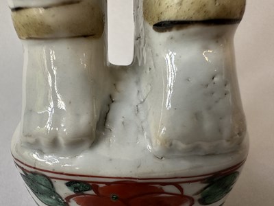 Lot 87 - A PAIR OF CHINESE FAMILLE-VERTE 'BOYS', KANGXI PERIOD (1662-1722)