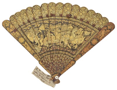 Lot 83 - A CHINESE GILT LACQUER FAN