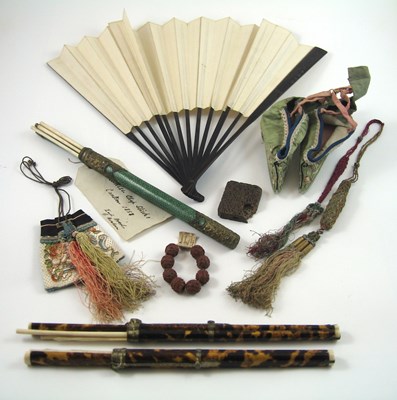 Lot 87 - A GROUP OF CHINESE GENTLEMEN AND LADIES' ACCOUTREMENTS