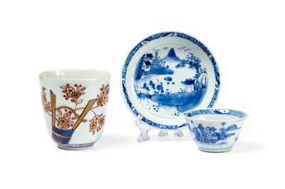 Lot 3 - A CHINESE BLUE AND WHITE TEA BOWL, KANGXI PERIOD (1662-1722) AND AN ARITA BEAKER, CIRCA 1700, BOTH WITH 'JOHANNEUM' INVENTORY NUMBERS
