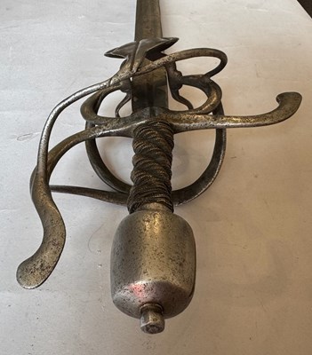 Lot 60 - A GERMAN RAPIER, EARLY 17TH CENTURY