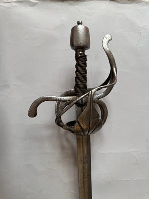Lot 60 - A GERMAN RAPIER, EARLY 17TH CENTURY