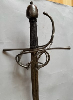Lot 59 - A GERMAN RAPIER, EARLY 17TH CENTURY