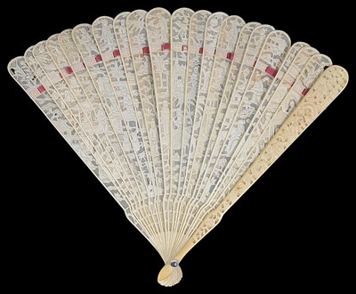 Lot 94 - A CHINESE IVORY BRISE FAN