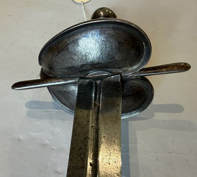 Lot 90 - A VERY RARE SWEDISH MODEL 1693/1715 MILITARY SWORD, EARLY 17TH CENTURY