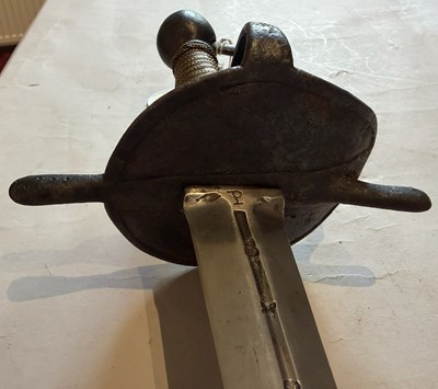 Lot 92 - A SWEDISH MODEL 1711 MILITARY SWORD, CIRCA 1715