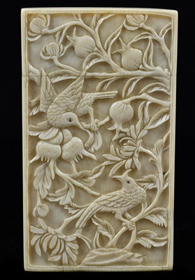 Lot 99 - A CHINESE IVORY CARD CASE