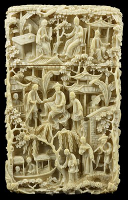 Lot 100 - A CHINESE IVORY CARD CASE