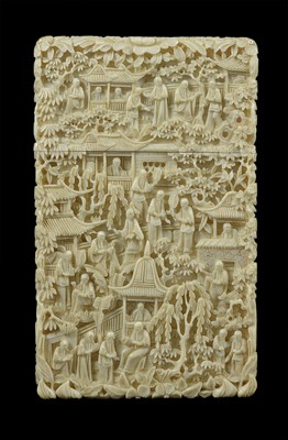 Lot 101 - A CHINESE IVORY CARD CASE