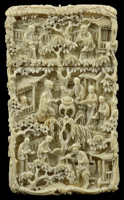 Lot 102 - A CHINESE IVORY CARD CASE