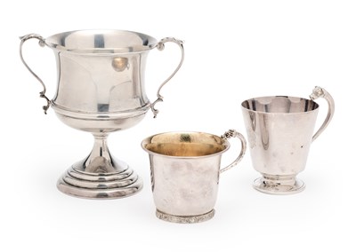 Lot 92 - TWO SILVER CHRISTENING MUGS AND A TROPHY CUP, ENGLISH, 20TH CENTURY