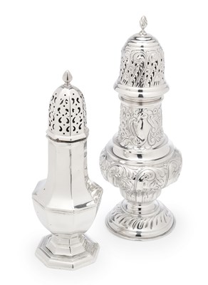 Lot 122 - AN EDWARDIAN SILVER CASTER, MAKER'S MARK J.T, BIRMINGHAM, 1903