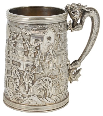 Lot 124 - A CHINESE SILVER MUG