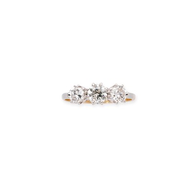 Lot 409 - THREE STONE DIAMOND RING