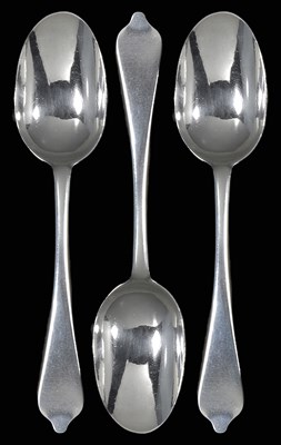 Lot 142 - A SET OF THREE SILVER DOGNOSE SPOONS