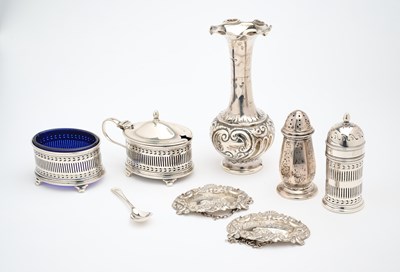 Lot 676 - A GEORGE V SILVER THREE-PIECE CONDIMENT SET, WILLIAM SUCKLING LTD., BIRMINGHAM, 1928