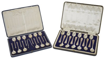 Lot 169 - A SET OF TWELVE GEORGE V SILVER TEASPOONS