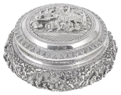 Lot 180 - A BURMESE SILVER BOX AND COVER