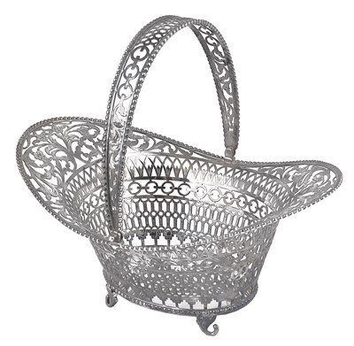 Lot 191 - A DUTCH SILVER SWEETMEAT BASKET