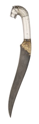 Lot 12 - AN INDIAN SILVER-HILTED KHANJAR WITH LION-HEAD POMMEL, 19TH CENTURY