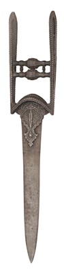 Lot 7 - A SOUTH INDIAN KATAR, 17TH/18TH CENTURY, PROBABLY TANJORE OR GOLCONDA
