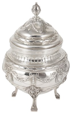 Lot 194 - A GERMAN SILVER JAR AND COVER