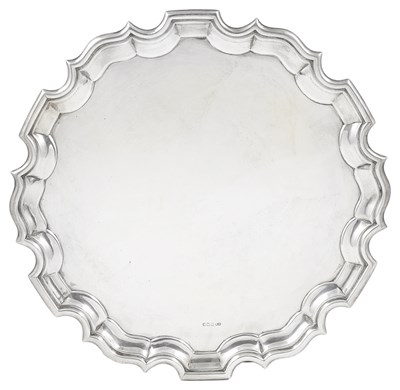 Lot 225 - A GEORGE V SILVER SALVER