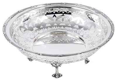 Lot 255 - A GEORGE V SILVER SWEETMEAT DISH