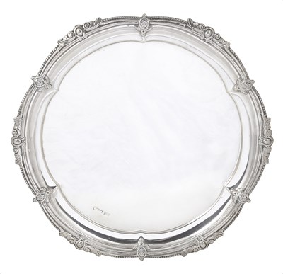 Lot 256 - A GEORGE V SILVER SALVER