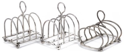 Lot 263 - A PAIR OF GEORGE V SILVER TOAST RACKS