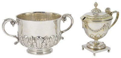 Lot 274 - A VICTORIAN SILVER MUSTARD POT