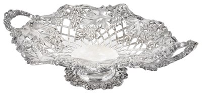 Lot 279 - AN EDWARDIAN SILVER FRUIT DISH