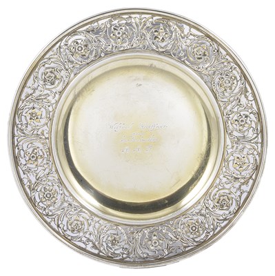 Lot 312 - A VICTORIAN SILVER-GILT DISH